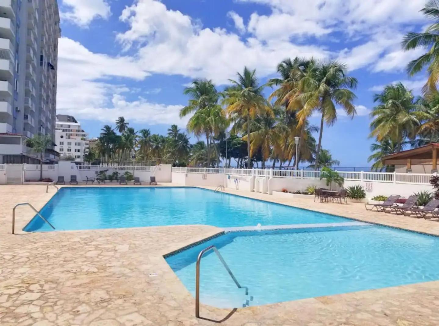 Sunset Paradise Cozy Beachfront Escape - Isla Verde San Juan Exterior foto