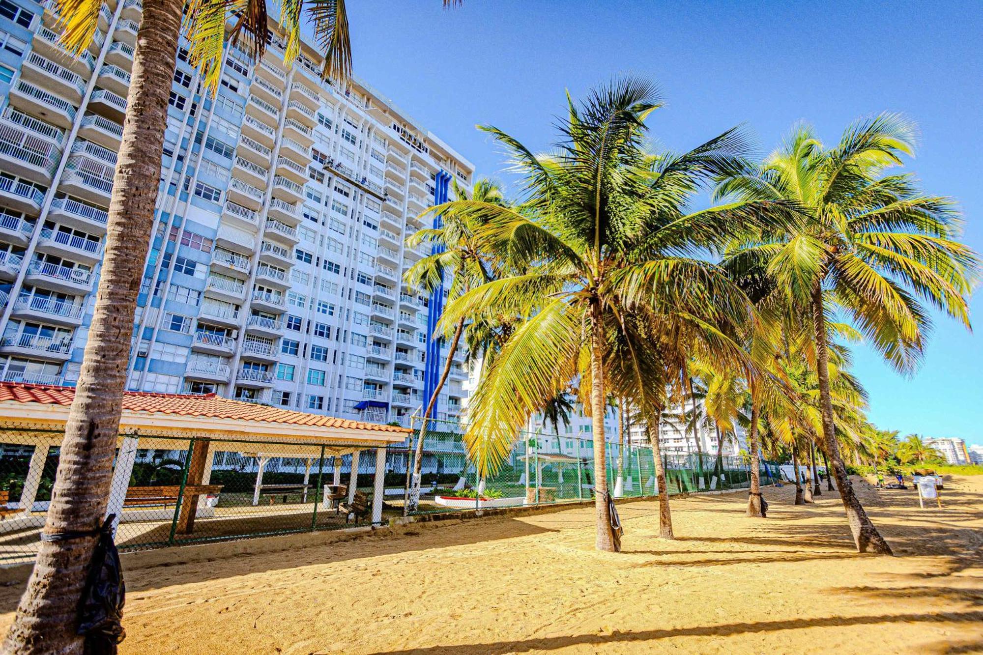 Sunset Paradise Cozy Beachfront Escape - Isla Verde San Juan Exterior foto